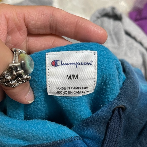 EUC Women’s Size Medium Champion Logo Embroidered Tie Dye Hoodie In Dark Navy - Picture 10 of 12